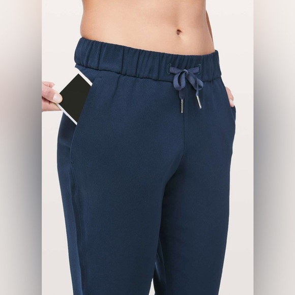 Lululemon On The Fly Pant *Woven 27" True Navy Comfort Travel Size 4 - Picture 6 of 9